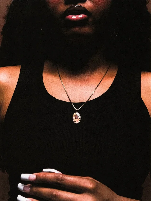 Black Mary-hanger