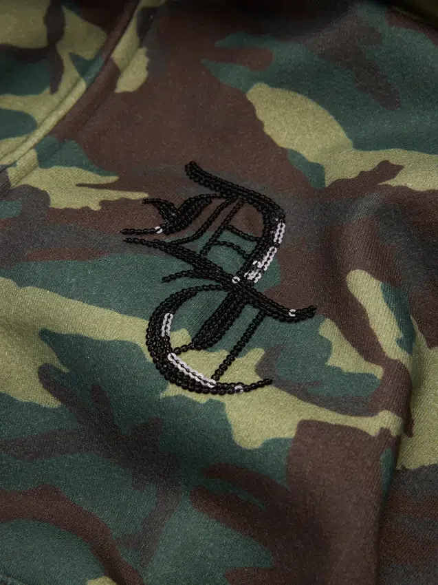 Hoodie met rits en paillettenpanelen op de mouwen, camouflage