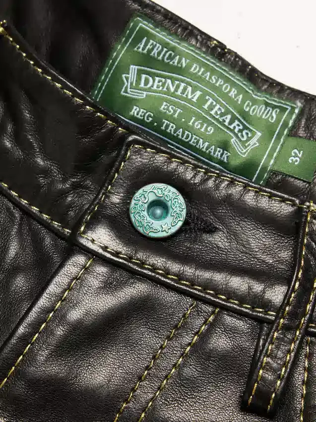 Libertas leren short met studs