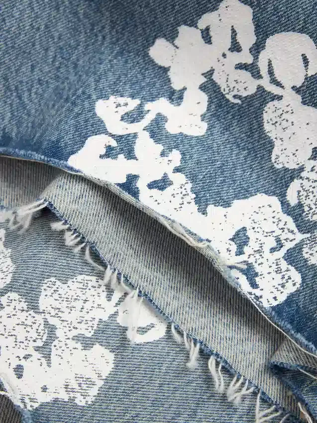Lichtgewassen katoenen Denim-short met Cotton Wreath-motief